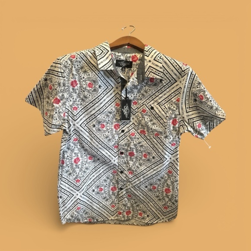 Eighty Eight Men's Size Medium NWT Black and White Rose and Leaf Patterned Shirt